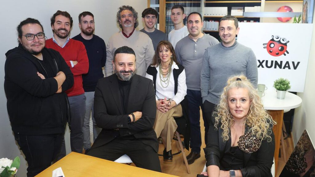 Equipo de Muxunav, en las instalaciones del Edificio Portal de Navarra, en el polígono Noáin-Esquíroz.
